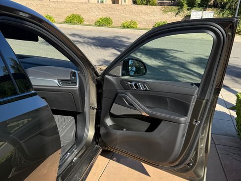 Used 2020 BMW X6 xDrive40i w/ M Sport Package image 11