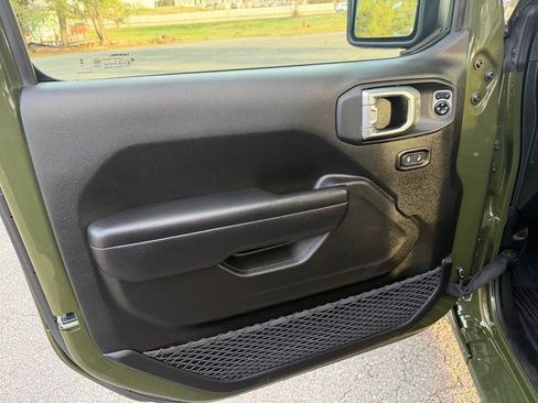 Used 2024 Jeep Wrangler Unlimited w/ Convenience Group AWD/4WD image 13