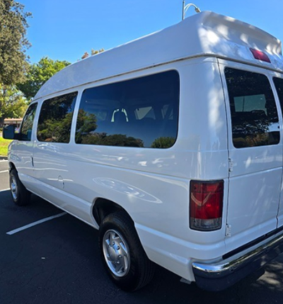 Used 2010 Ford E-350 and Econoline 350 XLT RWD image 4