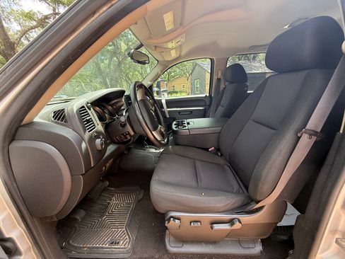 Used 2011 Chevrolet Silverado 2500 LT w/ Interior Plus Package image 15