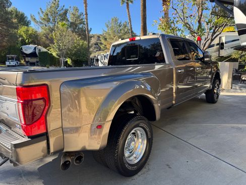 Used 2022 Ford F350 Limited image 4