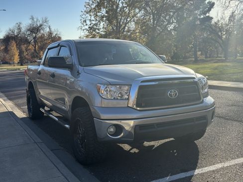 Used 2010 Toyota Tundra 4x4 CrewMax image 5