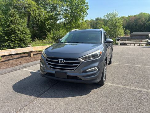 Used 2016 Hyundai Tucson SE w/ Option Group 02 AWD/4WD image 2