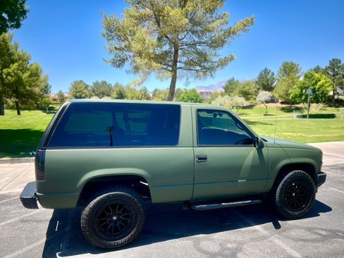 Used 1997 Chevrolet Tahoe Sport Utility 2D w/ Preferred Equipment Group 2 image 11