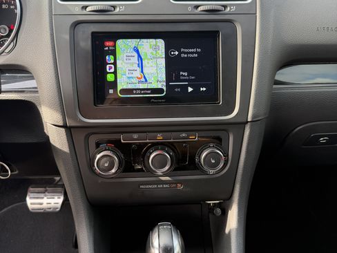 Used 2011 Volkswagen Golf 2-Door FWD image 11