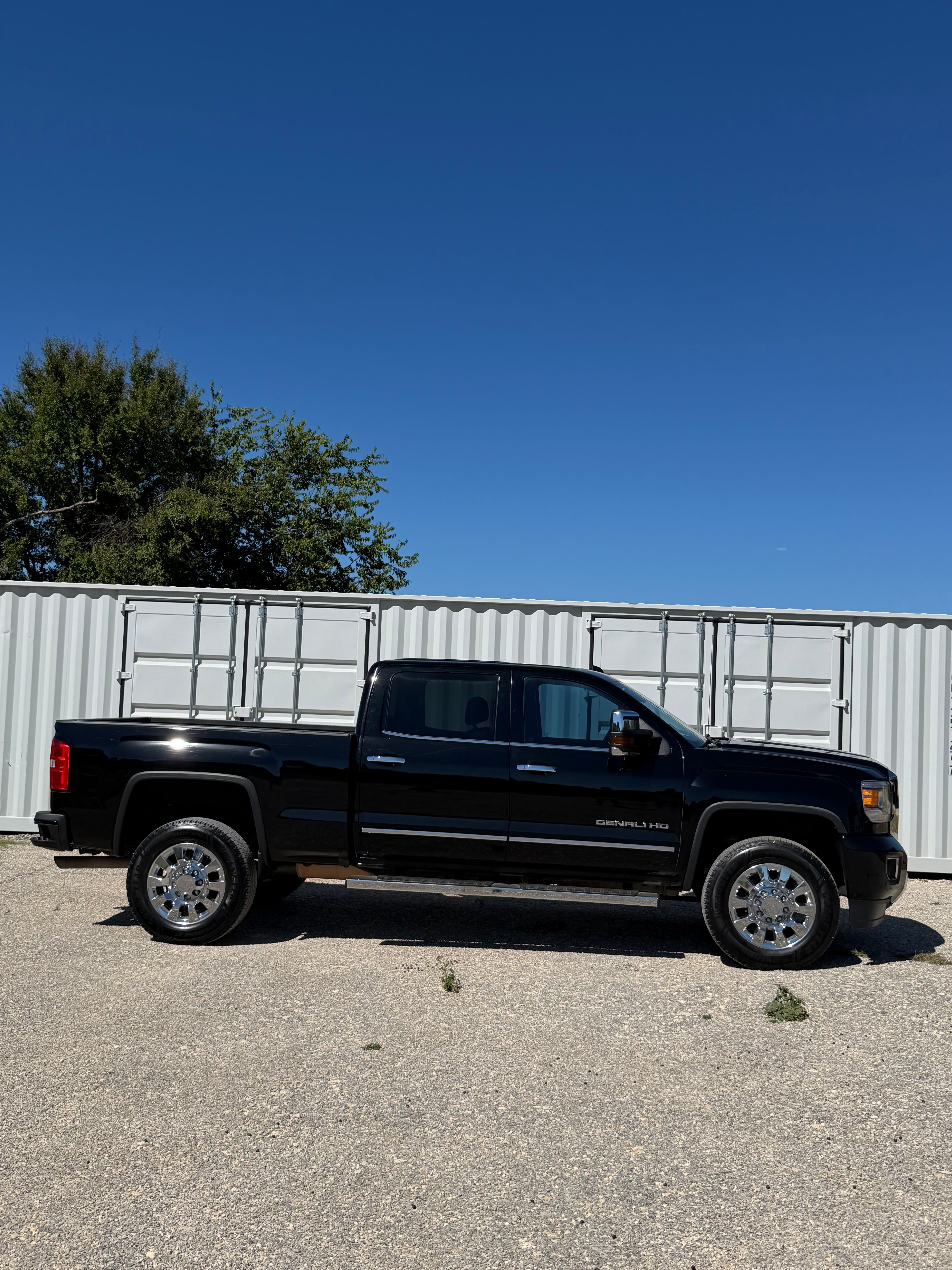 Used 2017 GMC Sierra 2500 Denali w/ Suspension Package, Off-Road AWD/4WD image 1