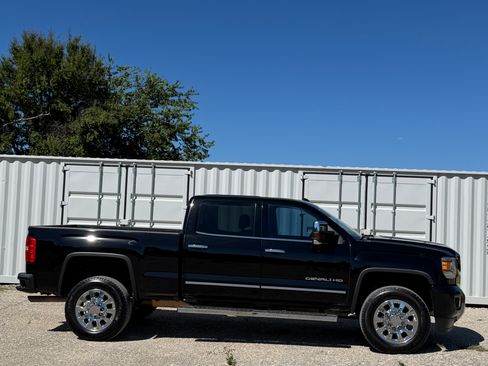 Used 2017 GMC Sierra 2500 Denali w/ Suspension Package, Off-Road AWD/4WD image 1