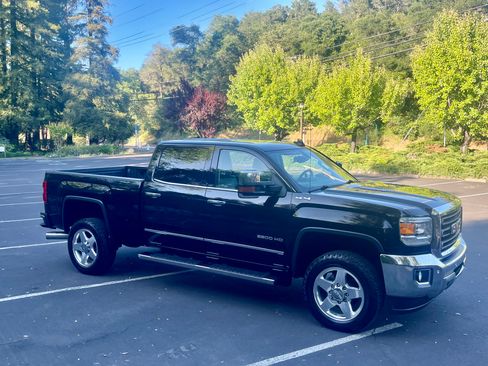 Used 2015 GMC Sierra 2500 SLT w/ Duramax Plus Package AWD/4WD image 2