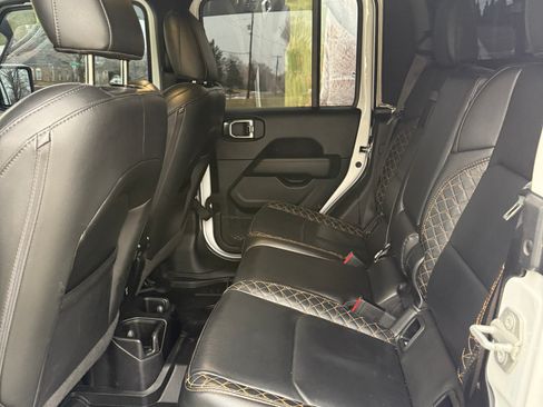 Used 2021 Jeep Gladiator Overland image 15
