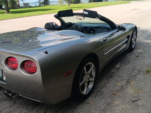 Used 2000 Chevrolet Corvette Convertible w/ Memory Pkg RWD image 6