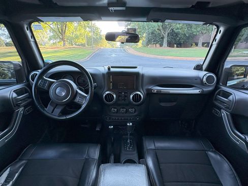 Used 2012 Jeep Wrangler Unlimited Rubicon AWD/4WD image 12