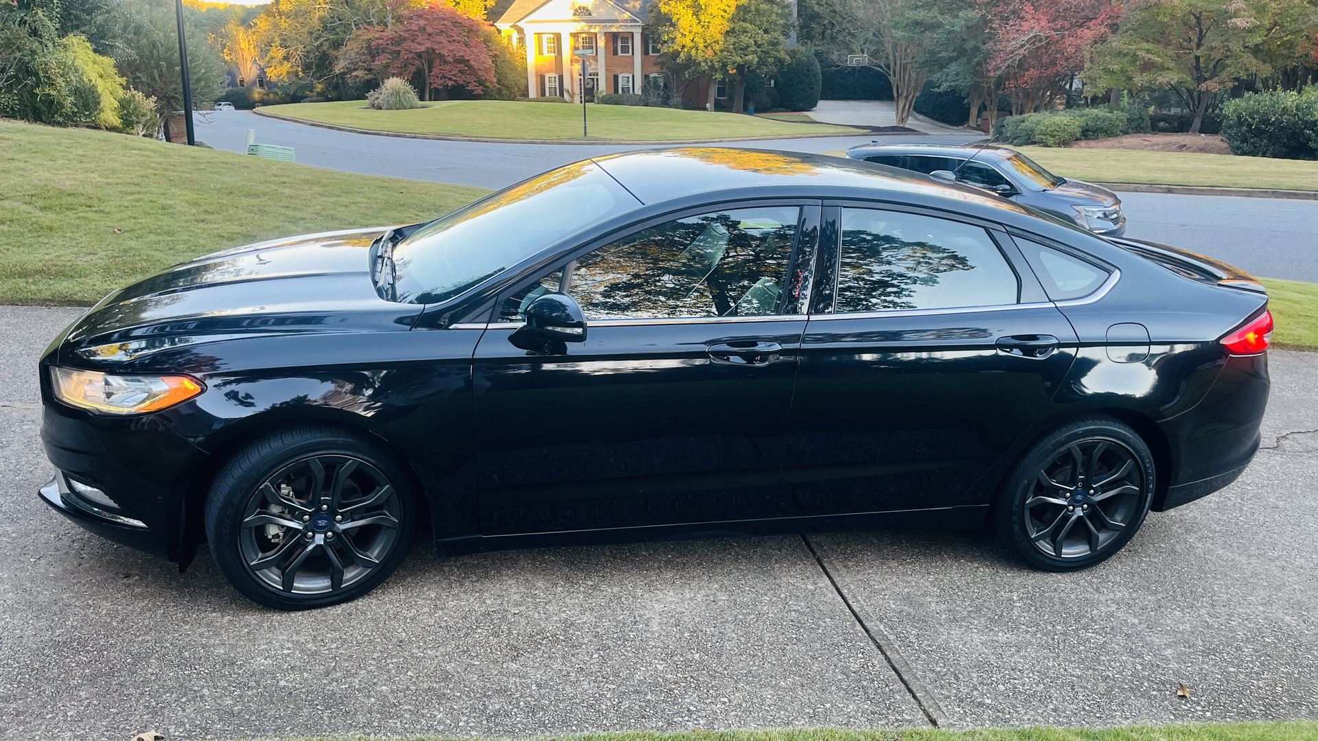 Used 2018 Ford Fusion SE FWD image 1