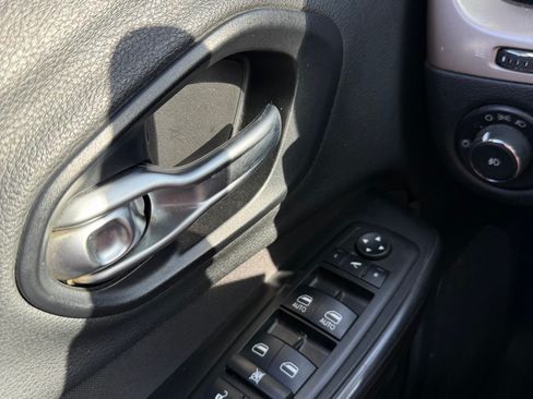 Used 2014 Jeep Cherokee Latitude image 24