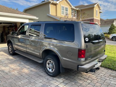 Used 2005 Ford Excursion Limited image 11