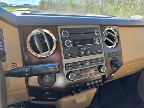 Used 2012 Ford F350 Lariat image 11
