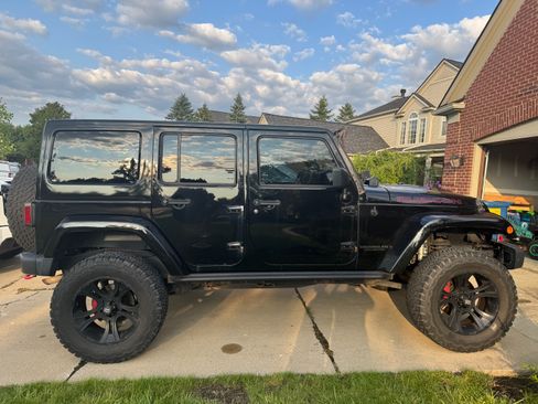 Used 2015 Jeep Wrangler Unlimited Rubicon AWD/4WD image 1
