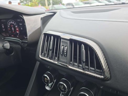 Used 2018 Audi R8 V10 w/ Carbon Exterior Package image 25