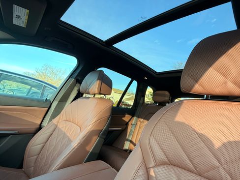 Used 2024 BMW X5 xDrive40i w/ Premium Package image 15