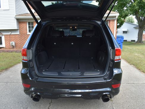 Used 2012 Jeep Grand Cherokee SRT8 w/ Luxury Group II AWD/4WD image 12