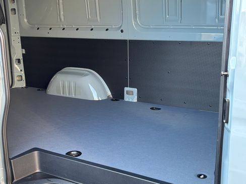 Used 2024 Mercedes-Benz Sprinter 2500 image 30