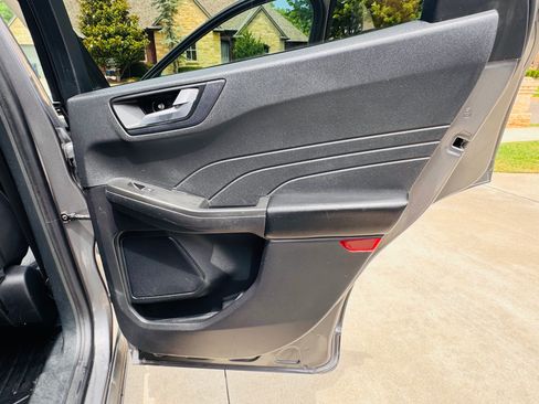 Used 2021 Ford Escape SE FWD image 21