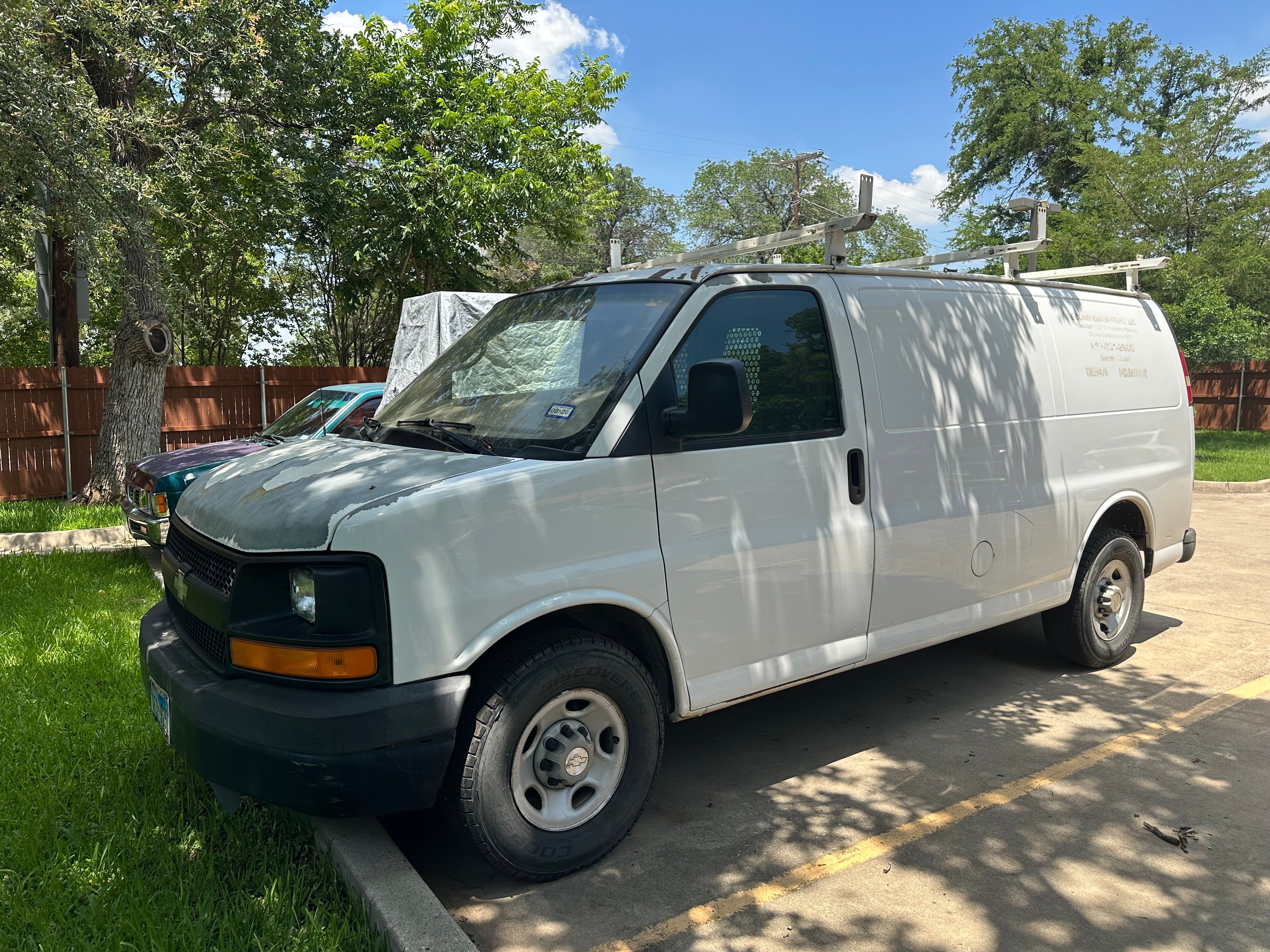 Used 2009 Chevrolet Express 2500 RWD image 1