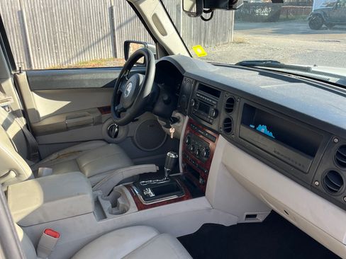 Used 2007 Jeep Commander Limited image 9