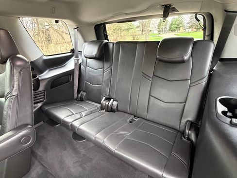 Used 2018 Cadillac Escalade Luxury image 14