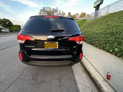 Used 2015 Kia Sorento LX image 18