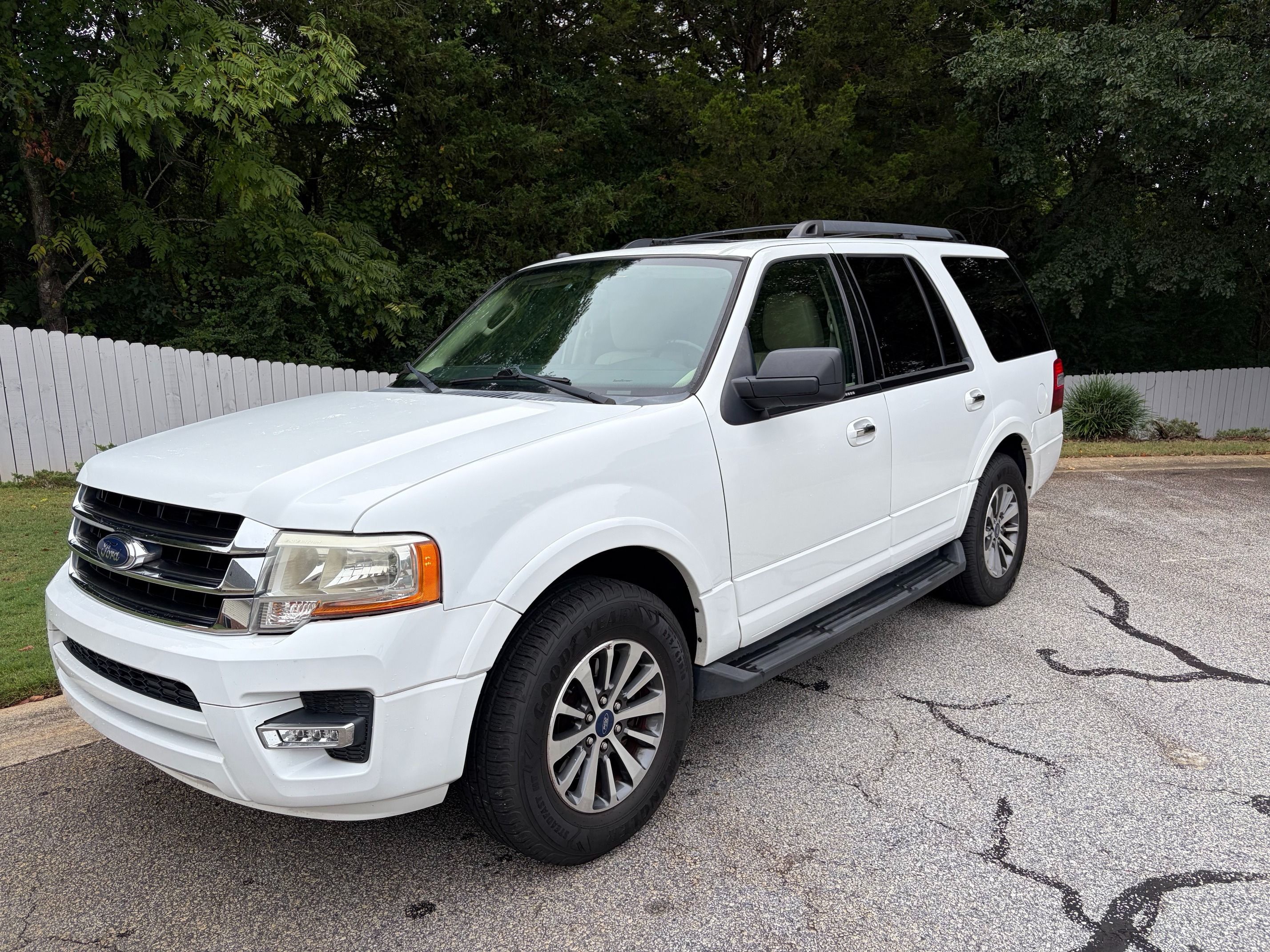 Used 2017 Ford Expedition XLT w/ Equipment Group 202A RWD image 1