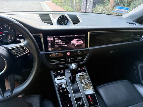 Used 2022 Porsche Macan image 15