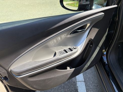 Used 2013 Chevrolet Volt w/ Enhanced Safety Package 1 FWD image 14