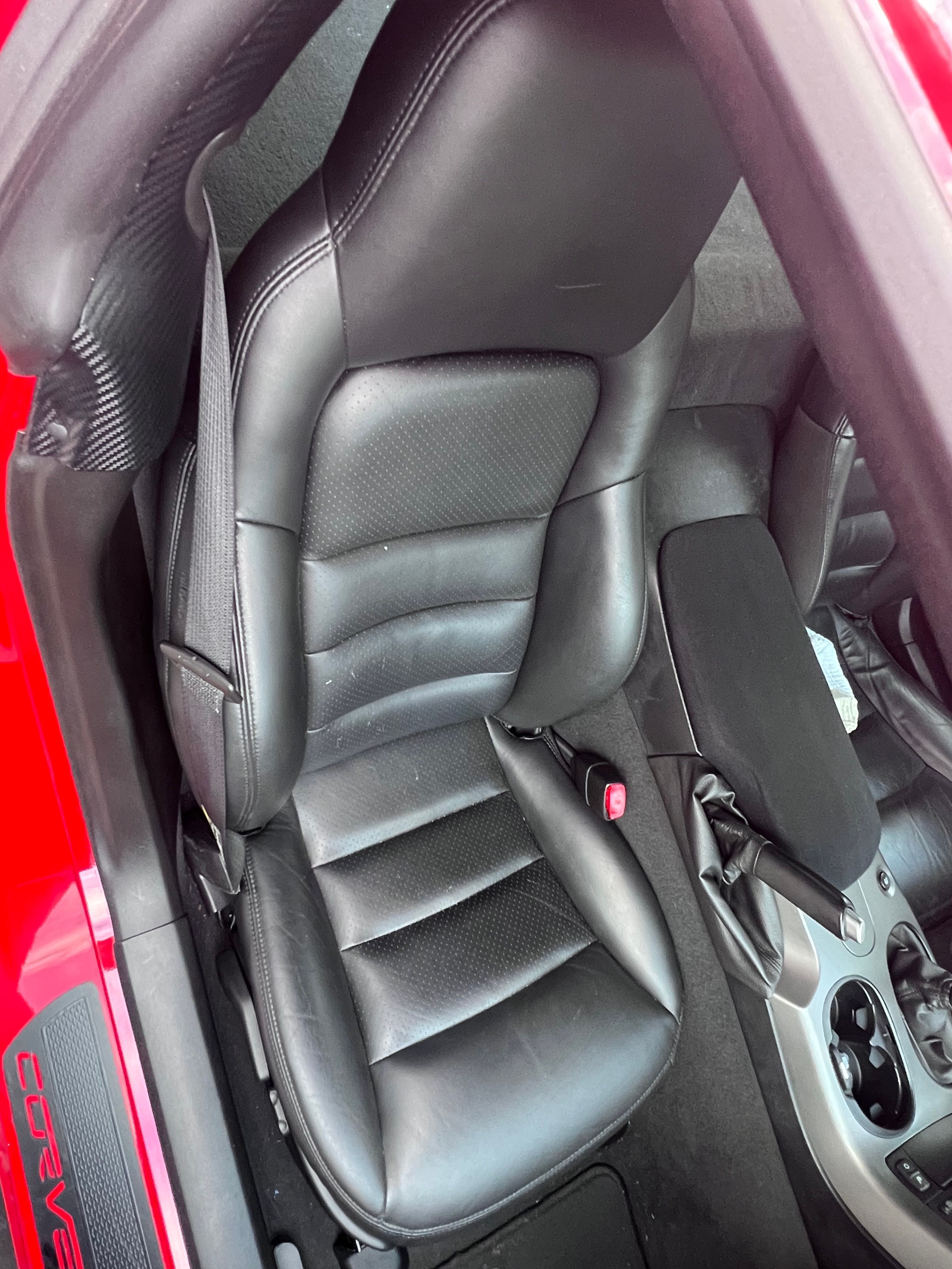 Used 2006 Chevrolet Corvette Coupe w/ Preferred Equipment Group RWD image 14