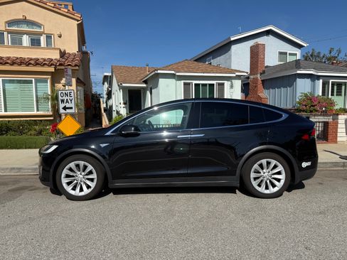 Used 2016 Tesla Model X 90D image 6