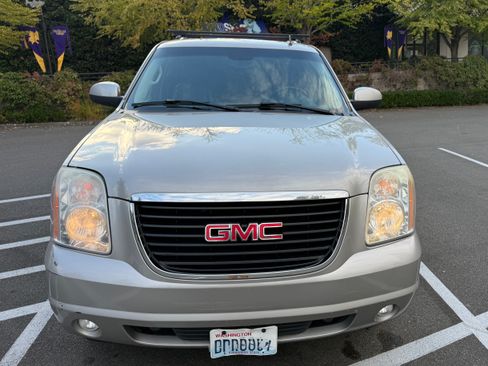 Used 2007 GMC Yukon XL SLT w/ SLT Preferred Equipment Group AWD/4WD image 2