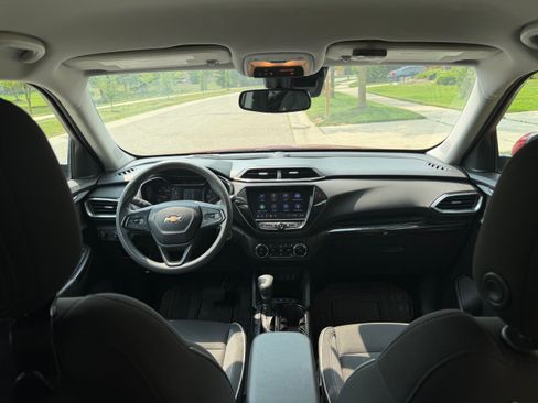 Used 2021 Chevrolet TrailBlazer LT w/ Convenience Package FWD image 6