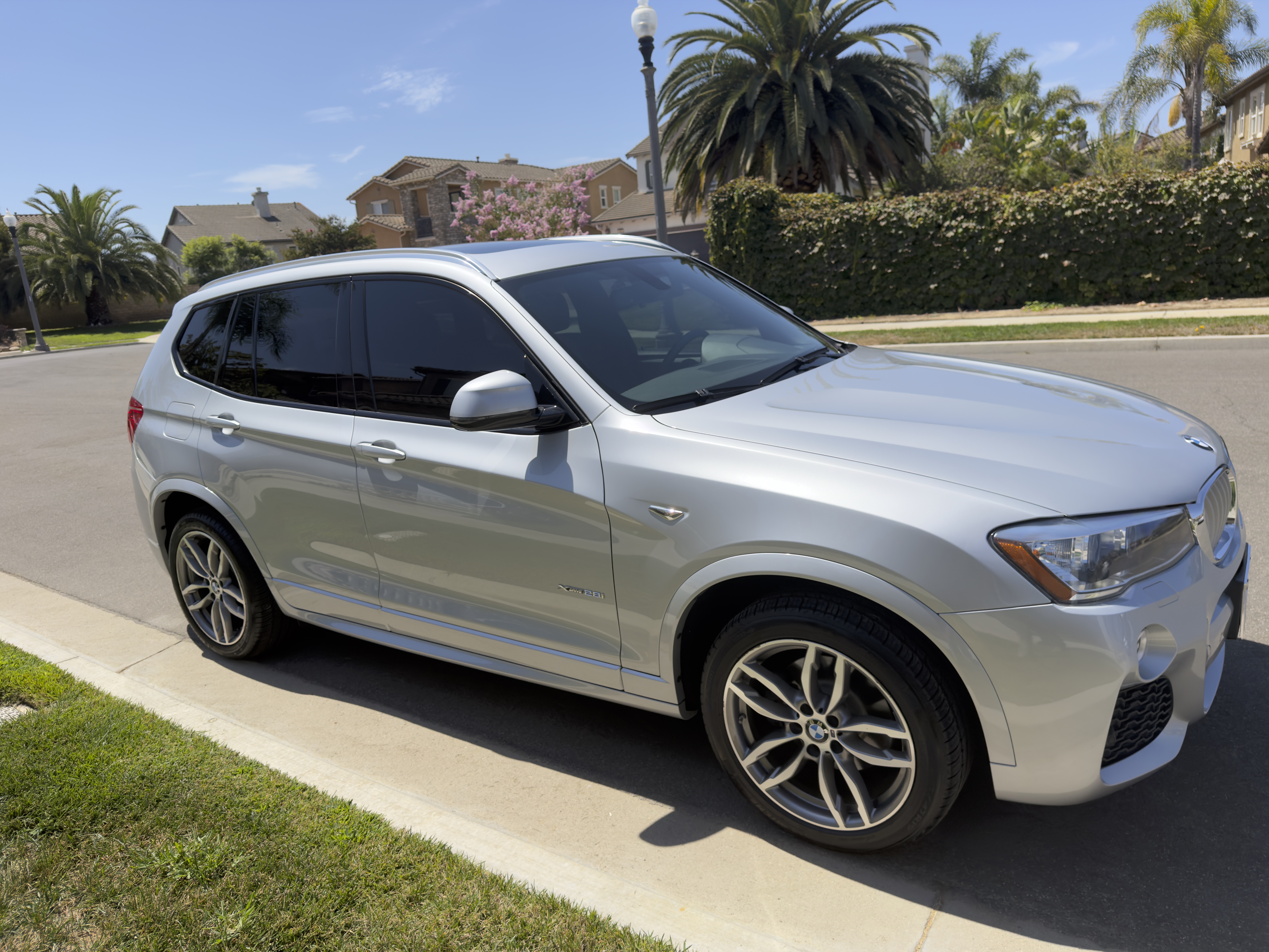 Used 2017 BMW X3 xDrive28i AWD/4WD image 1