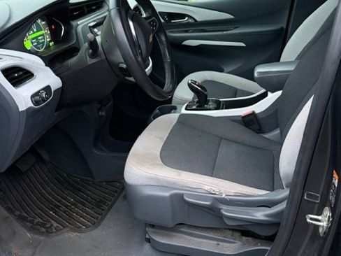 Used 2017 Chevrolet Bolt LT FWD image 13