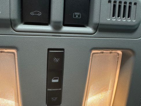 Used 2012 Cadillac SRX Luxury FWD image 17