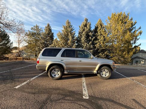Used 2002 Toyota 4Runner SR5 image 2