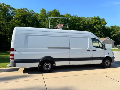 Used 2015 Mercedes-Benz Sprinter 2500 image 4