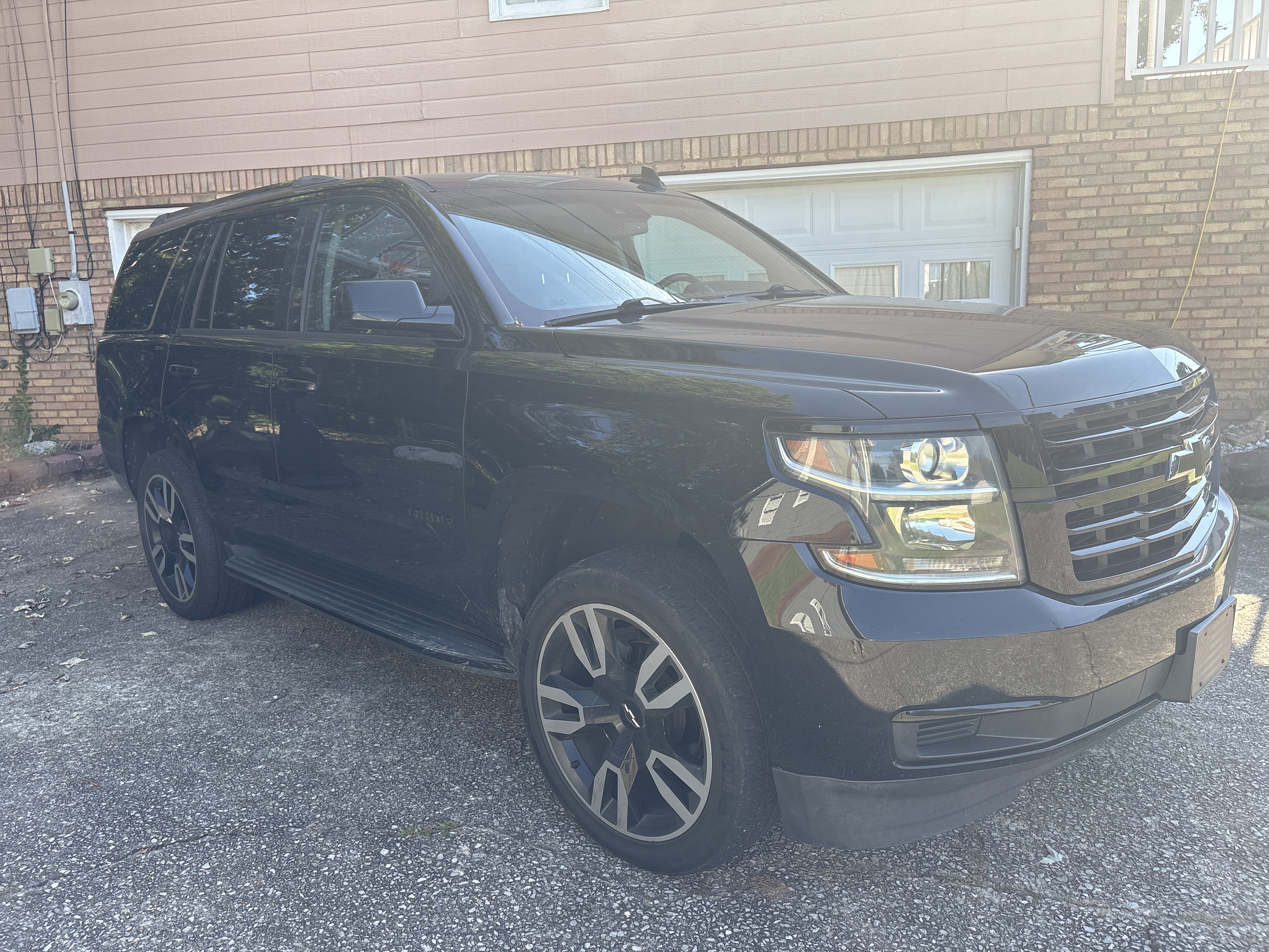 Used 2019 Chevrolet Tahoe LT w/ RST Edition RWD image 1
