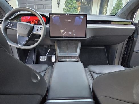 Used 2024 Tesla Model X AWD/4WD image 17