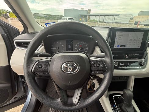 Used 2023 Toyota Corolla Cross L FWD image 14