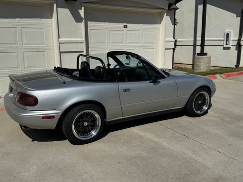 Used 1992 MAZDA MX-5 Miata RWD image 6