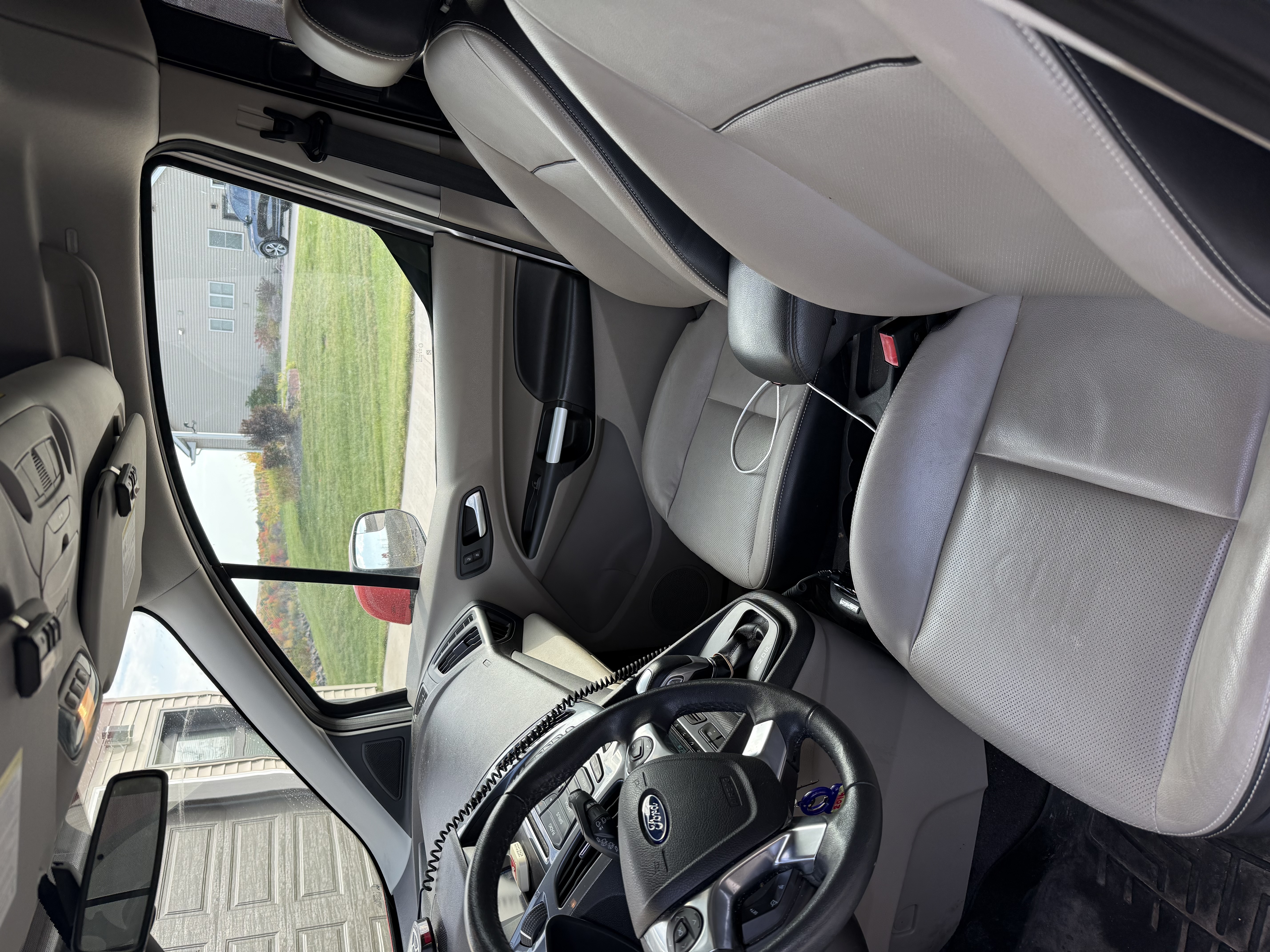 Used 2014 Ford Transit Connect Titanium FWD image 2