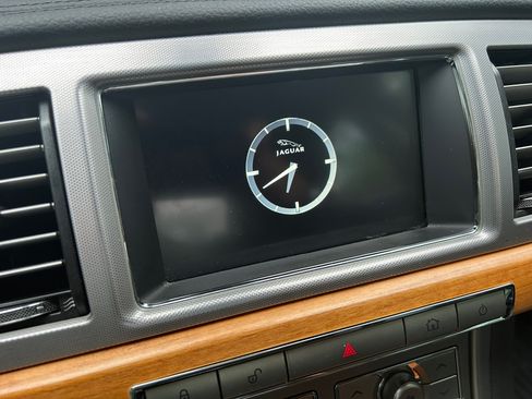 Used 2011 Jaguar XF RWD image 29