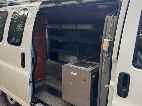 Used 2011 GMC Savana 2500 image 9