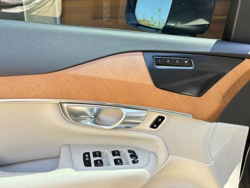 Used 2022 Volvo XC90 T8 Inscription Expression w/ Advanced Package AWD/4WD image 15