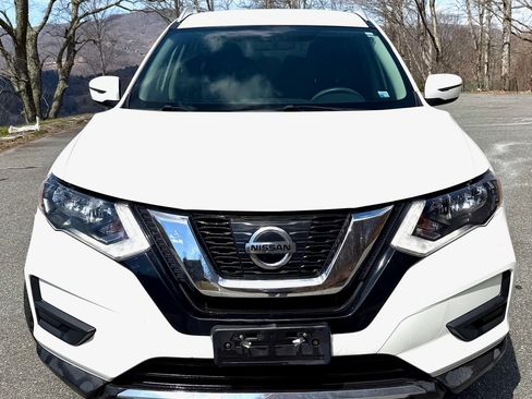 Used 2017 Nissan Rogue SV image 4